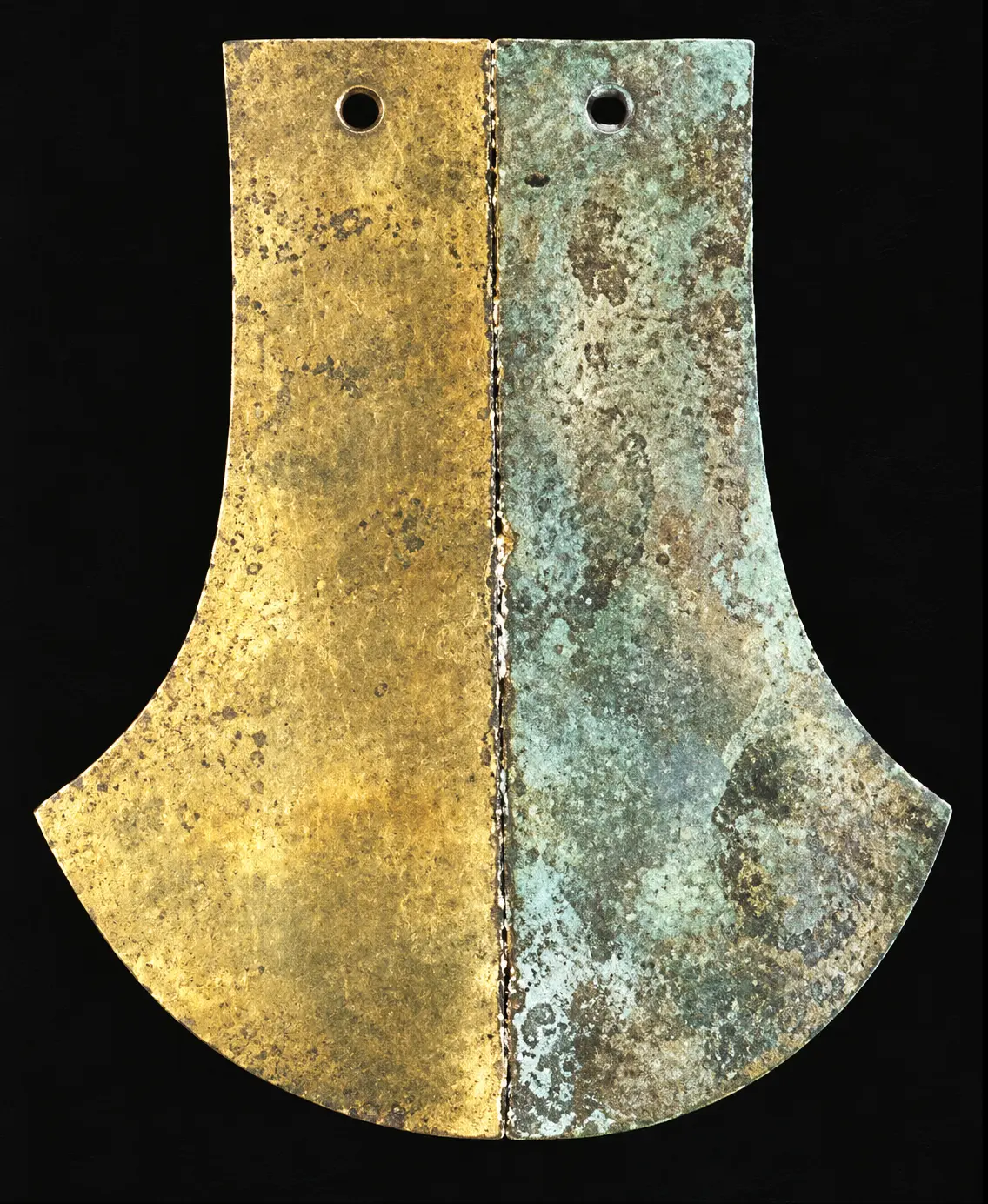 Coxal (protetor) em ouro e prata do Senhor de Sipán