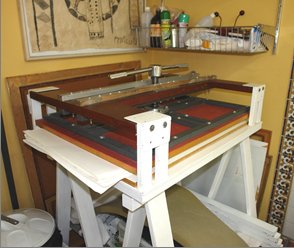 Prensa para planificação de obras de arte em suporte papel