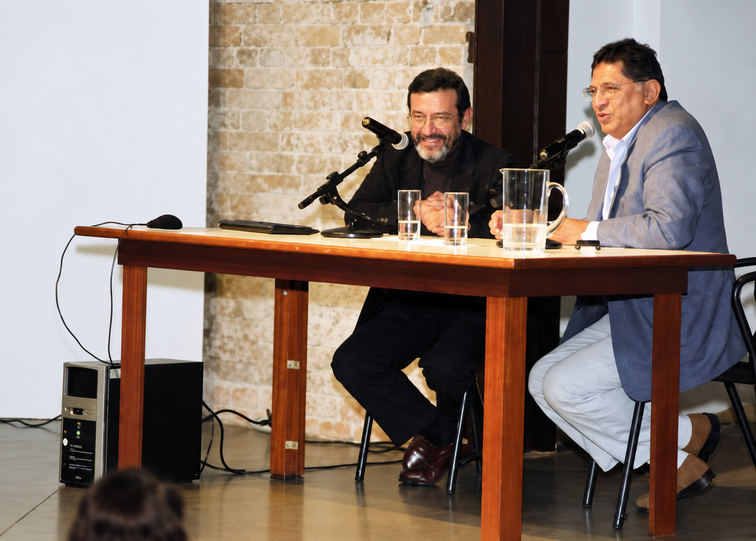 Abertura da exposição com o curador Teo Allain Chambi com o co-curador Manuel Julio Vera del Carpio