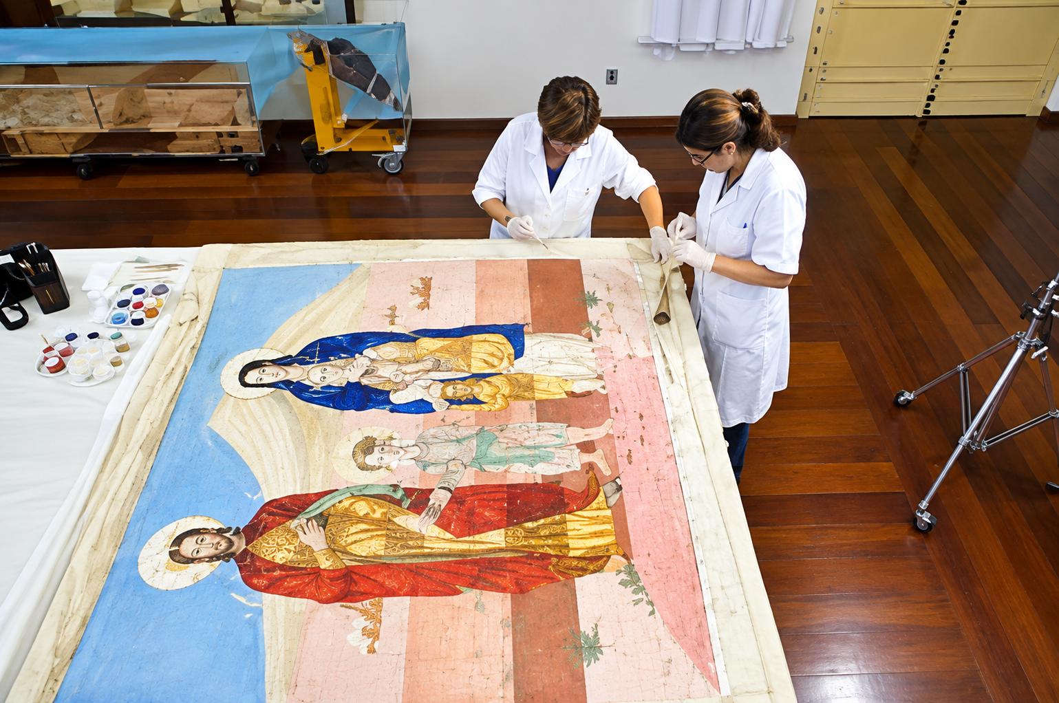 Momentos dos trabalhos de restauração das obras de Portinari