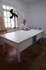 Mesa térmica para reentelar obras em suporte tela, com comandos e tomadas para vácuo e eletricidade