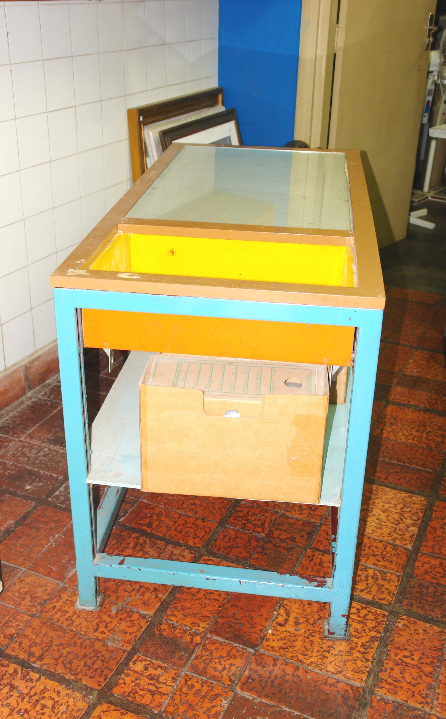 Mesa de luz para análise de obras de arte em suporte papel