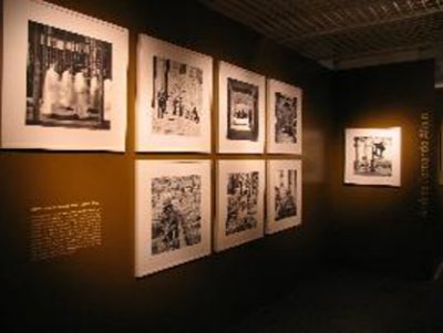Montagem da exposição Martin Chambi