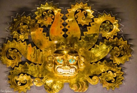 Peitoral de cobre dourado em ouro em formato de polvo
